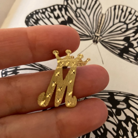 10K Solid Yellow Gold Crown Initial Letter Stud Earrings - "M" - Picture 9 of 11